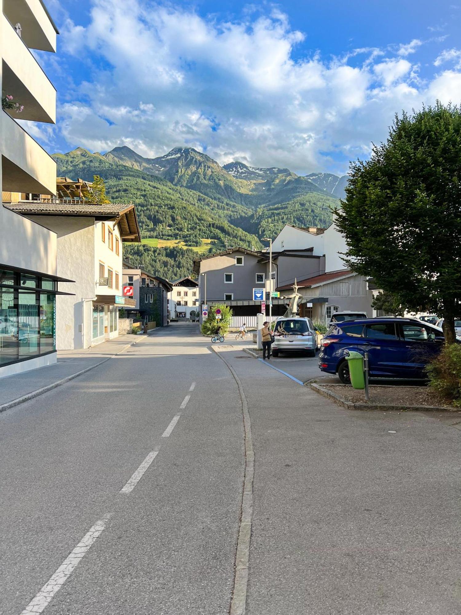 Mitten Im Zentrum Ferienwohnungen Mit Sonniger Terrasse Telfs Bagian luar foto